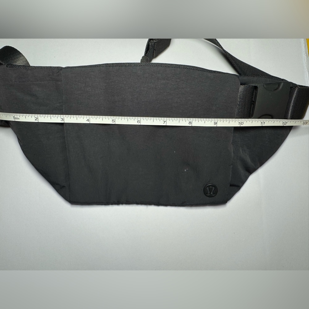 NWOT Lululemon Athletica Black Belt Bag – Sleek Modern Design - Picture 4 of 5